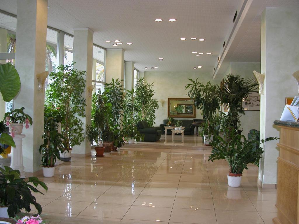 Hotel Calabresi San Benedetto del Tronto Exterior photo