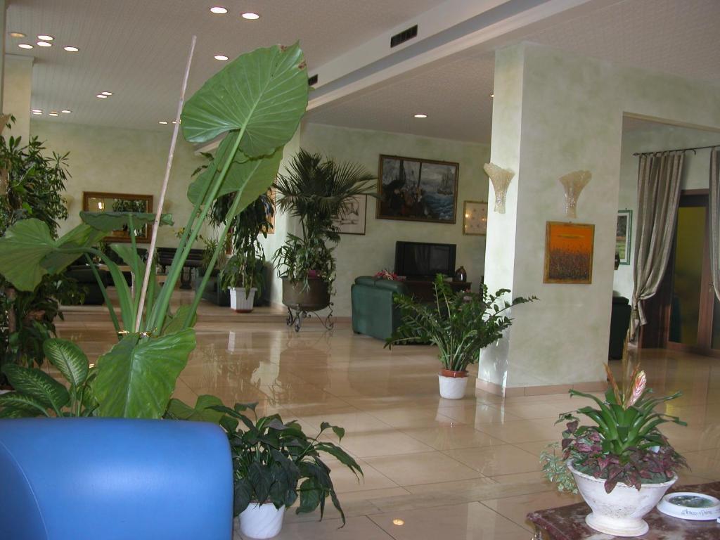 Hotel Calabresi San Benedetto del Tronto Exterior photo