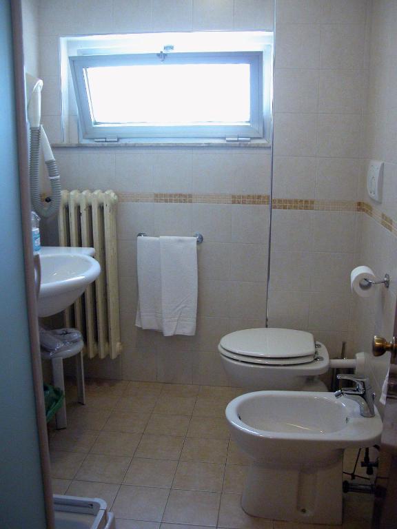 Hotel Calabresi San Benedetto del Tronto Room photo