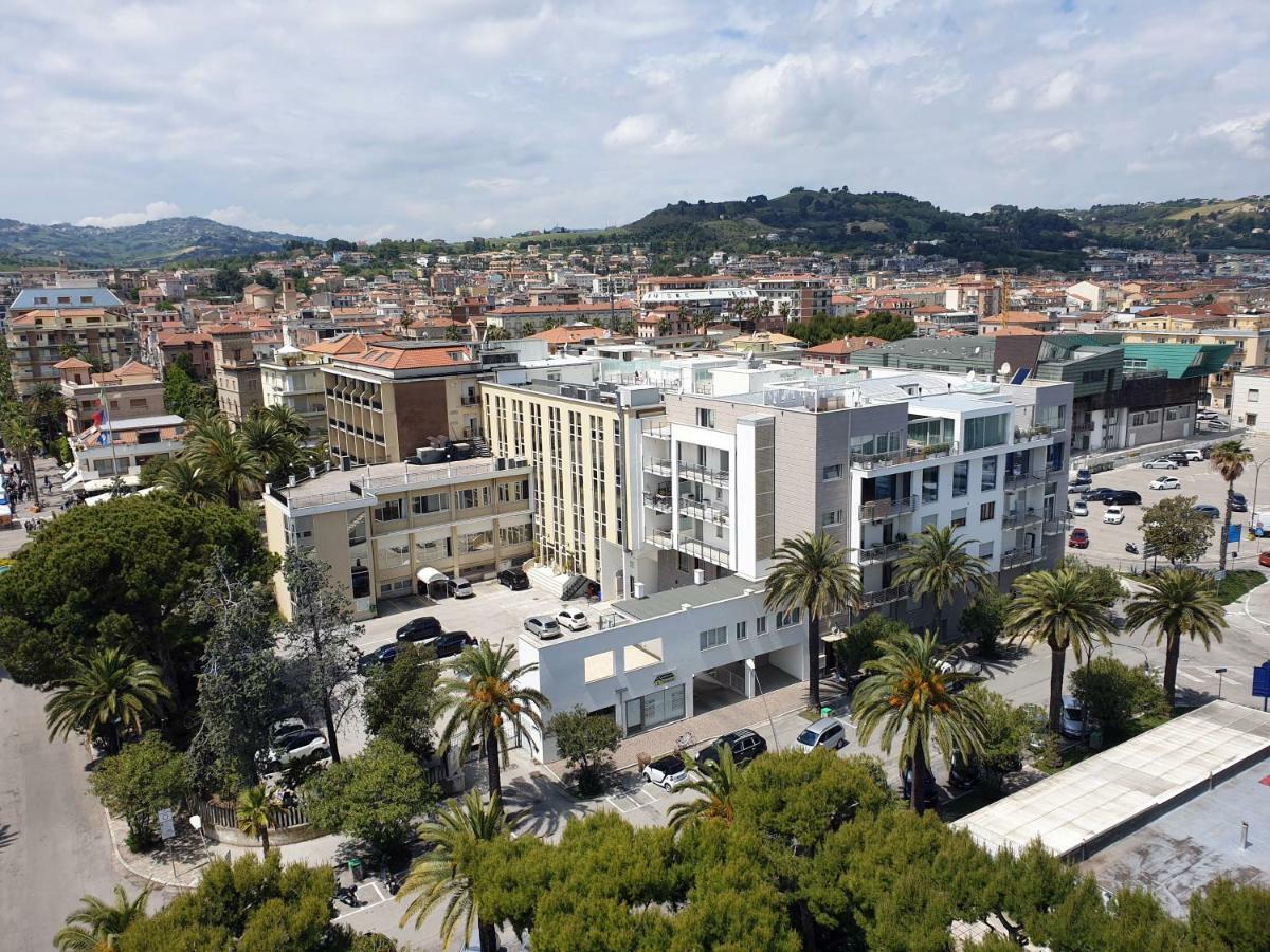 Hotel Calabresi San Benedetto del Tronto Exterior photo