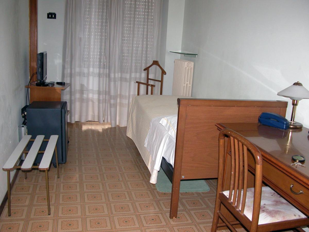 Hotel Calabresi San Benedetto del Tronto Room photo