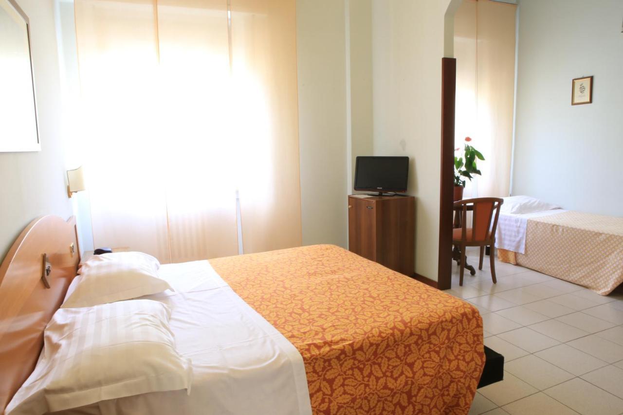 Hotel Calabresi San Benedetto del Tronto Exterior photo